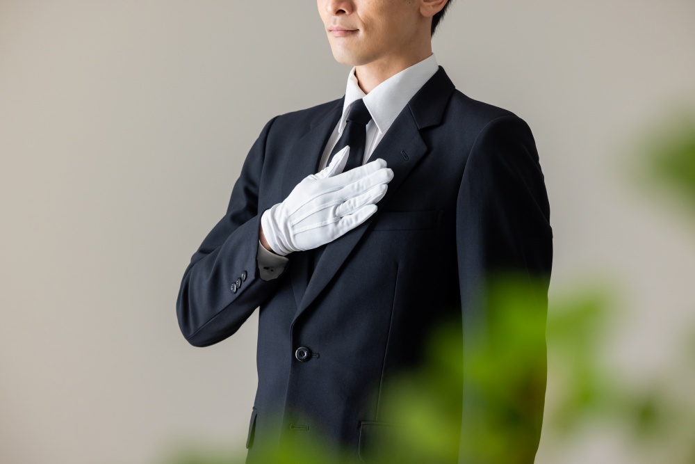 葬儀スタッフの男性